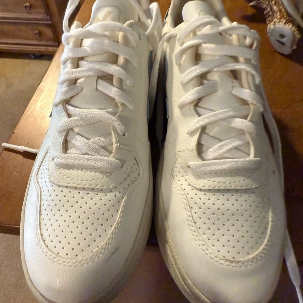 Men’s Veja sneakers size 11